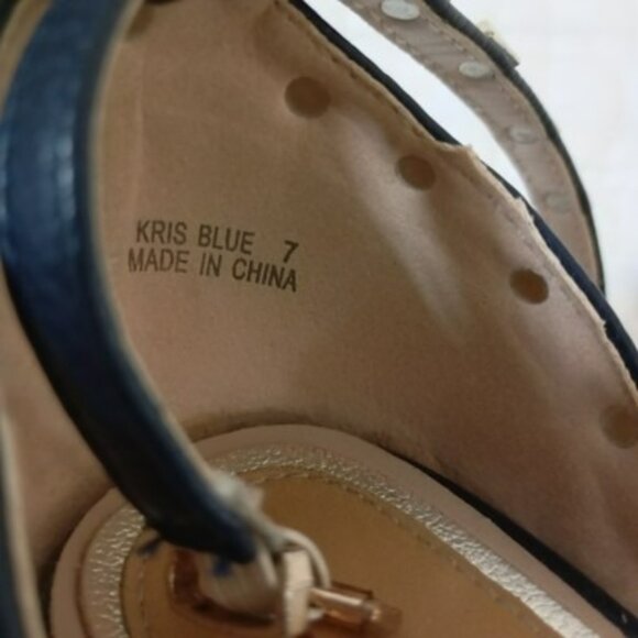 VICTORIA EDAMES Sandals Size 7 Kris Blue Leather Studded Wedge Ankle Strap - Picture 2 of 7
